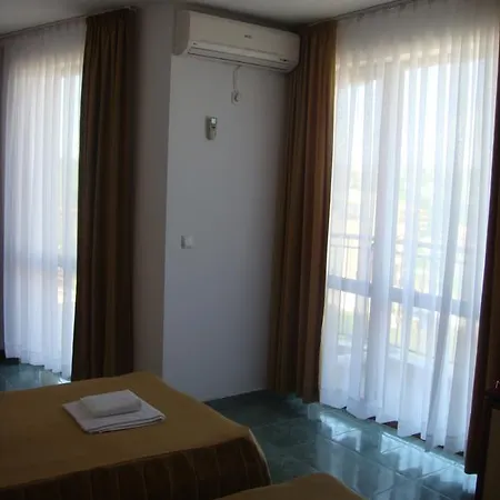 Хотел светлана 2*